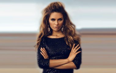 Виктория Боня примерила роскошные украшения