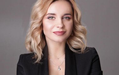 Лилия Ребрик примерила стильный костюм с вышивкой