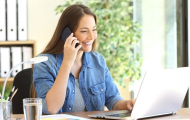 Длительные телефонные разговоры могут вызвать гипертонию: исследование ученых