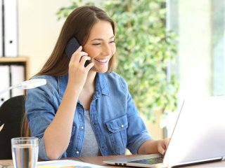 Длительные телефонные разговоры могут вызвать гипертонию: исследование ученых