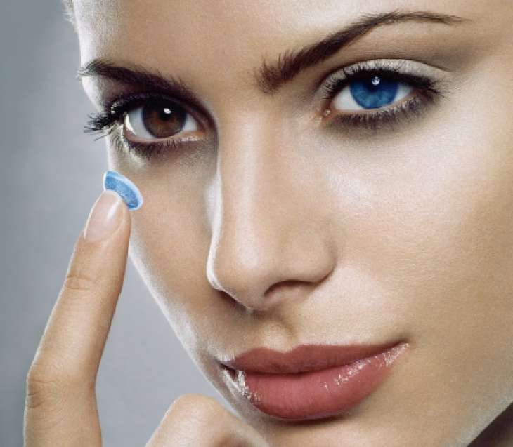 Как выбрать цветные контактные линзы?