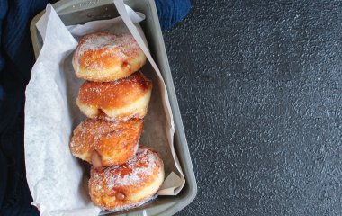 Быстро, просто и очень вкусно: рецепт творожных пончиков во фритюре