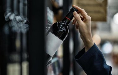 Лікар розвіяв міф про шкоду сухого вина для шлунка