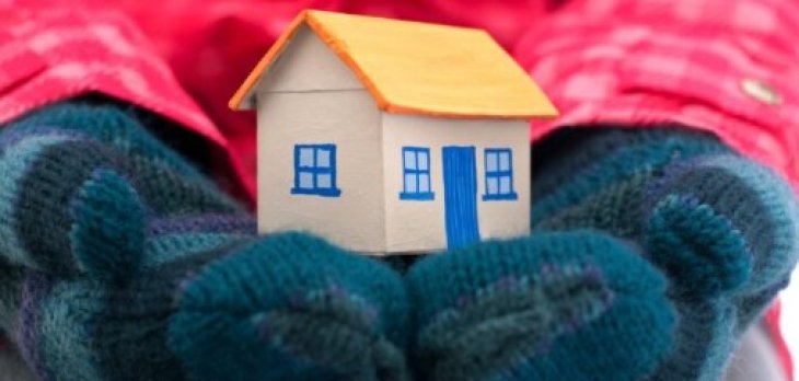 Як утеплити вхідні двері, щоб не дуло: надійний метод