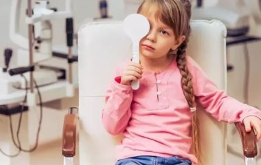 9 симптомів, що кричать про те, що вести дитину до офтальмолога потрібно було ще вчора