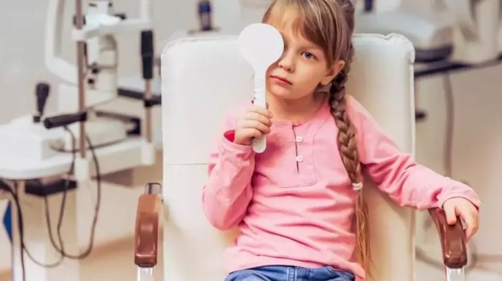9 симптомів, що кричать про те, що вести дитину до офтальмолога потрібно було ще вчора