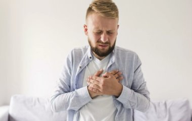 Лікар розкрила ранні симптоми раку кишечника