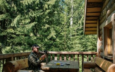 Чим дешево обробити деревину, щоб вона не псувалася: лайфхаки для господарів