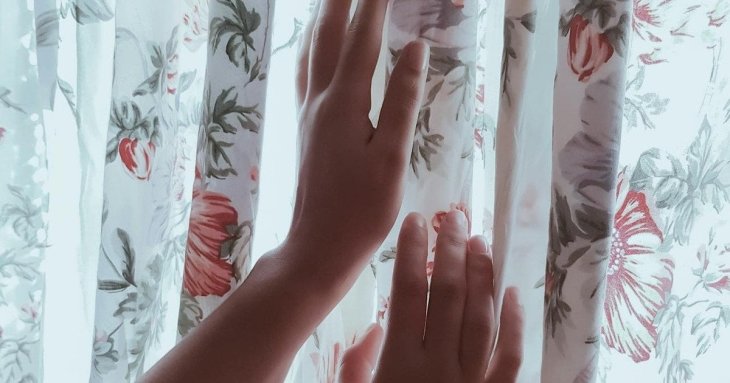 Ніхто про це не говорить: що брудні штори роблять із вашим організмом і як часто їх потрібно прати