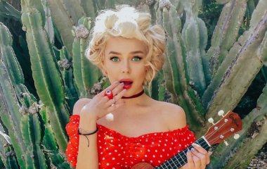 Алина Гросу зажгла в топе с глубоким декольте и привлекла внимание фанатов пикантной деталью