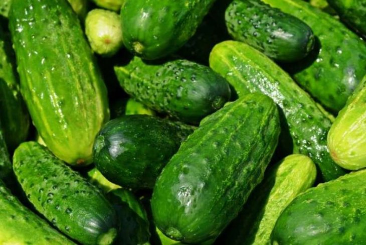 Диетологи назвали продукты, помогающие худеть во время сна