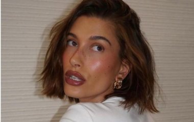 «Интернет узнает последним»: Хейли Бибер прокомментировала слухи о беременности