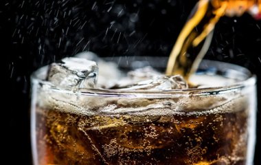 Лікарі з'ясували, що вживання солодких напоїв підвищує ризик раку