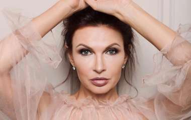 49-летняя Эвелина Блёданс в купальнике