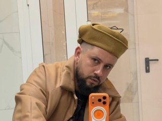 MONATIK святкує 40-річчя: дружина та діти співака чуттєво привітали його з ювілеєм