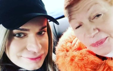 Пожилая жена Гогена Солнцева появилась на ТВ в трусах и на каблуках