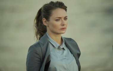 «Черное на черном»: Карина Разумовская поделилась оригинальным фото
