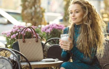 Яна Соломко посетила фестиваль «Жара» в стильном наряде