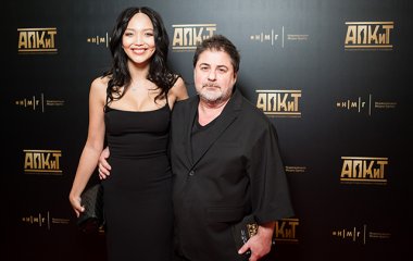 Александр Цекало сравнил любовь к новой жене с наркотиками