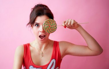 Нутрициолог рассказала, чем заменить сахар с пользой для здоровья и фигуры