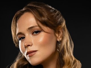 Анна Кошмал у купальнику приголомшила стійкою на голові