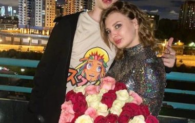 Сын Королевой с невестой-стриптизершей устроили страстную фотосессию в небоскребе