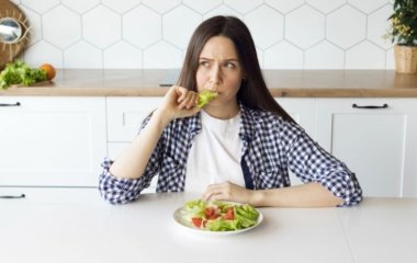 Стопи гудуть, волосся випадає. Сигнали тіла про те, що час змінити раціон