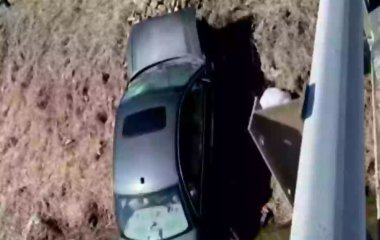 Водійка на 6 днів застрягла у розбитій машині після ДТП: як вона вижила (фото)