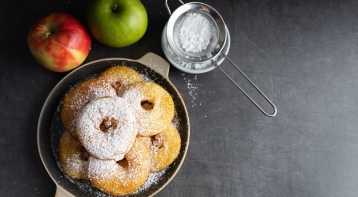 Итальянские яблочные оладьи: знаменитый рецепт