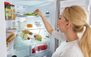 Яйца, мед, бананы и не только: названы продукты, которые запрещено хранить в холодильнике