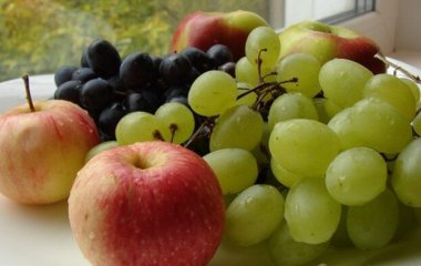 Яблука чи виноград: які фрукти менше впливають на рівень цукру в крові