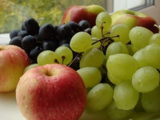 Яблука чи виноград: які фрукти менше впливають на рівень цукру в крові