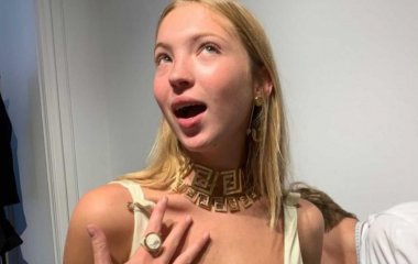 Нечего стесняться: дочка Кейт Мосс прошлась по подиуму с инсулиновой помпой