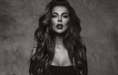 Анна Седокова засветила соблазнительные формы в купальнике в Баку