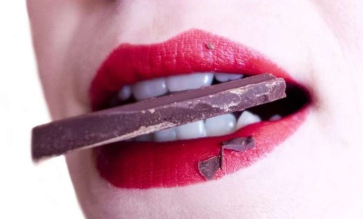 Стоматолог назвал более опасный продукт для зубов, чем шоколад