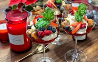 Йогуртова насолода: найм'якіший і найпростіший десерт з ягодами