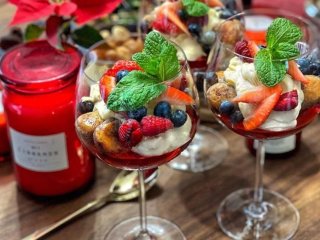 Йогуртова насолода: найм'якіший і найпростіший десерт з ягодами