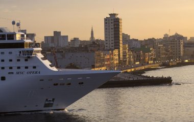 Працівниця круїзного лайнера розкрила сувору правду про життя на борту
