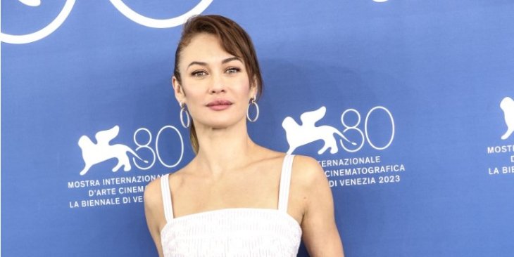 Ольга Куриленко в нежном платье посетила Венецианский кинофестиваль-2023 (фото)