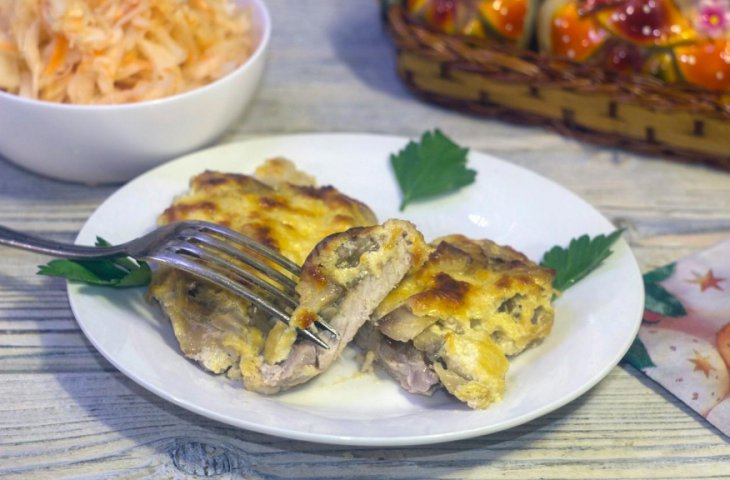 Как легко и быстро приготовить запеченную свинину с картошкой?