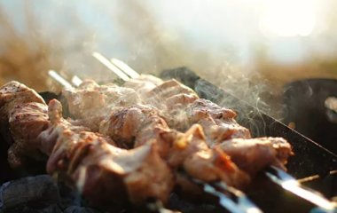 Названо способи знизити шкоду шашлику