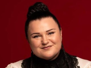 alyona alyona несподівано позбулася довгого волосся й стала блондинкою