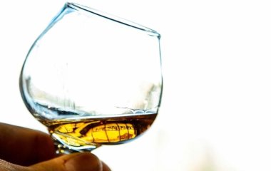 В чому різниця між бурбоном та віскі: усе, що ви хотіли б знати про популярні алкогольні напої