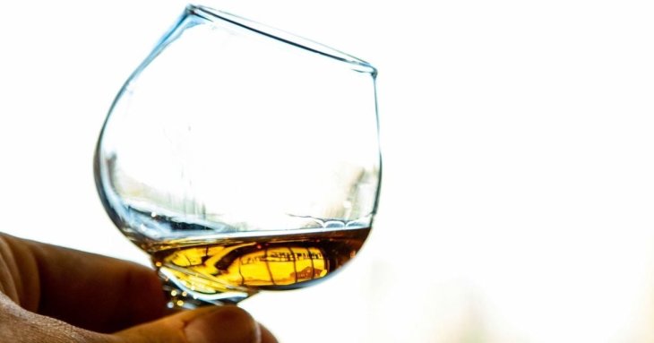 В чому різниця між бурбоном та віскі: усе, що ви хотіли б знати про популярні алкогольні напої