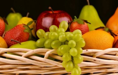 Лікар розповів, як за кольором визначити корисність фруктів та овочів