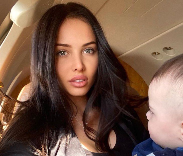 Анастасия Решетова отрывается на вечеринках после разрыва с Тимати