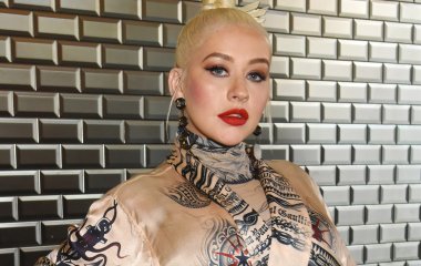 Кристина Агилера побывала в Диснейленде вместе с бойфрендом и детьми