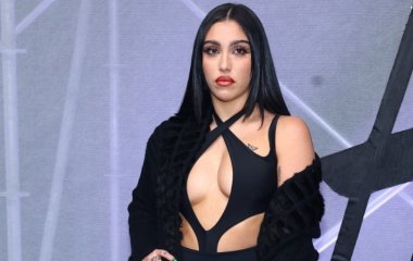 Дочь Мадонны была замечена на прогулке с отцом (фото)