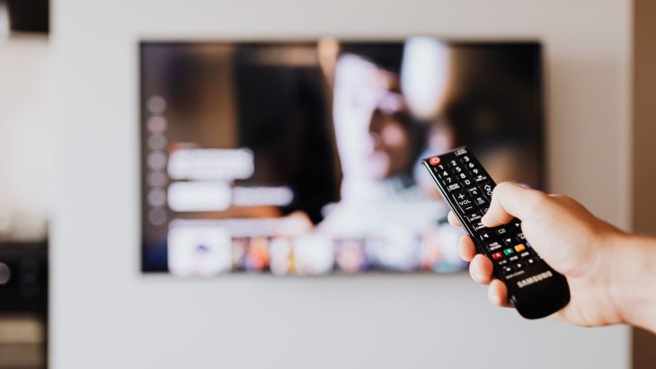 Можно ли вытирать телевизор влажной тряпкой: советы экспертов