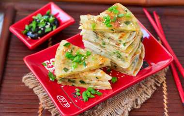 Лепешка со шпинатом, моцареллой и ветчиной прошутто